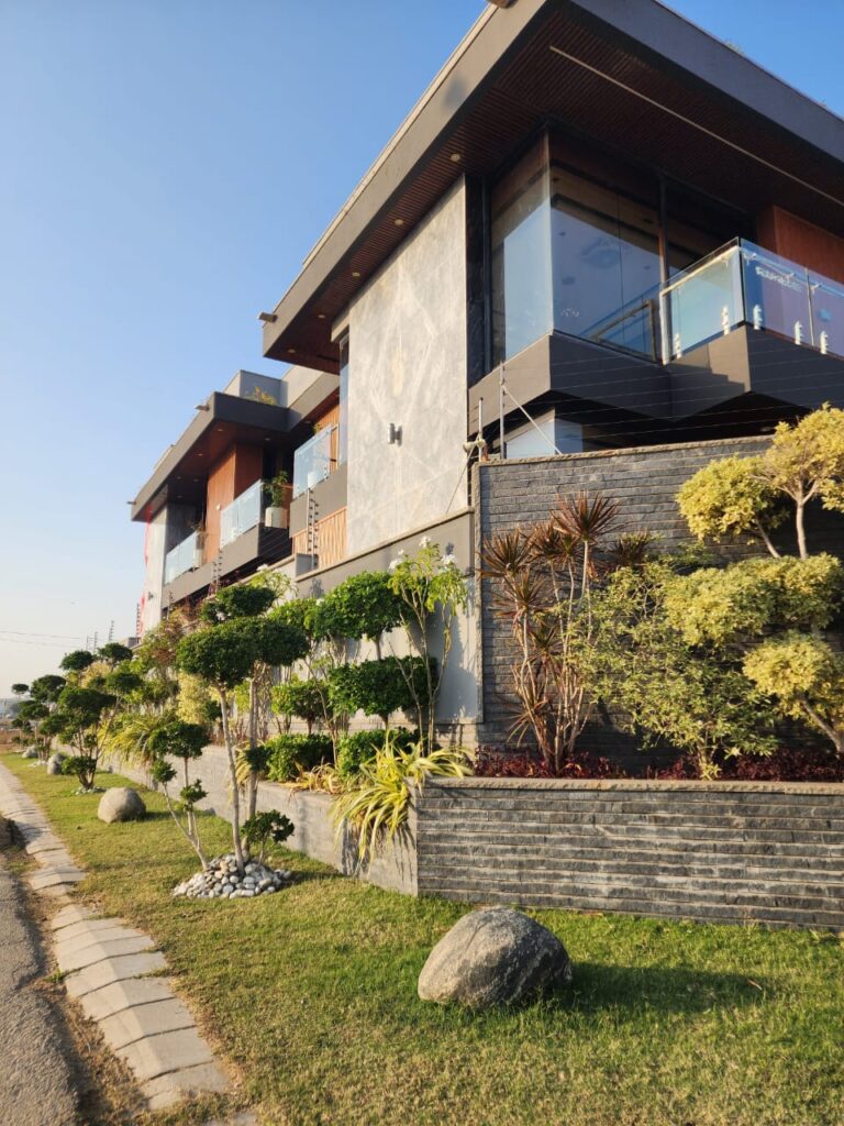 Bungalow For Sale  Phase 8 Brand New 500 yards