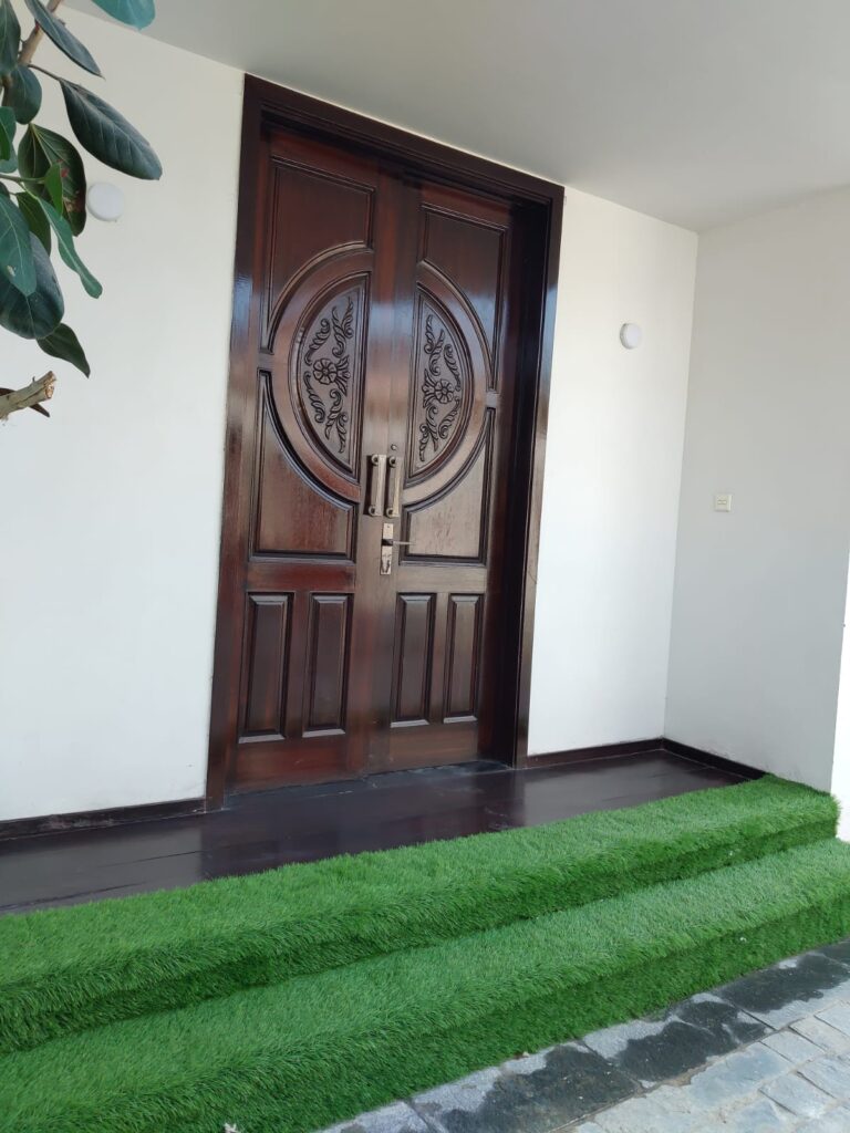 1000 square yard House for rent near Ocean mall 2 Talwar Zam Zama street